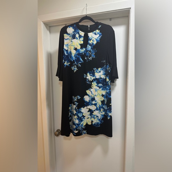KEYHOLE LONG QUARTER SLEEVE FLORAL DRESS - Picture 1 of 5